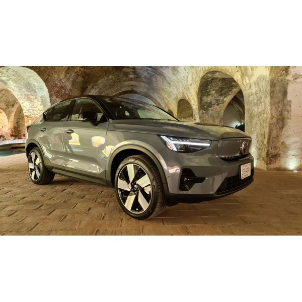 SUCATA VOLVO C40 2023 - CARRO BATIDO PARA VENDA DE PEÇAS 