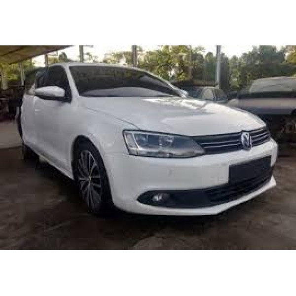 Sucata Jetta TSI 2012 - Carro batido para venda de peças