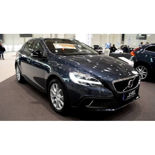 Sucata Volvo V40 2017 - Carro batido para venda de peças